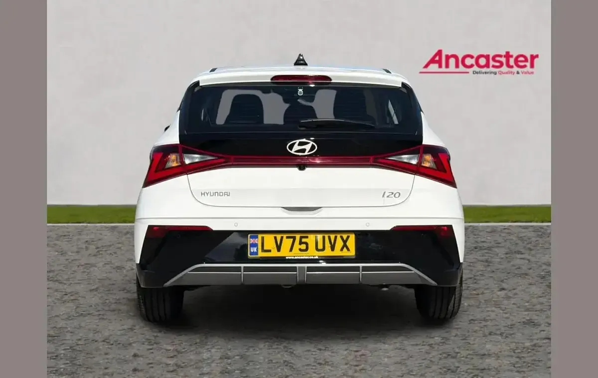 New Hyundai i20 Advanced 99 HP (72 kW) 2025 White Hatchback