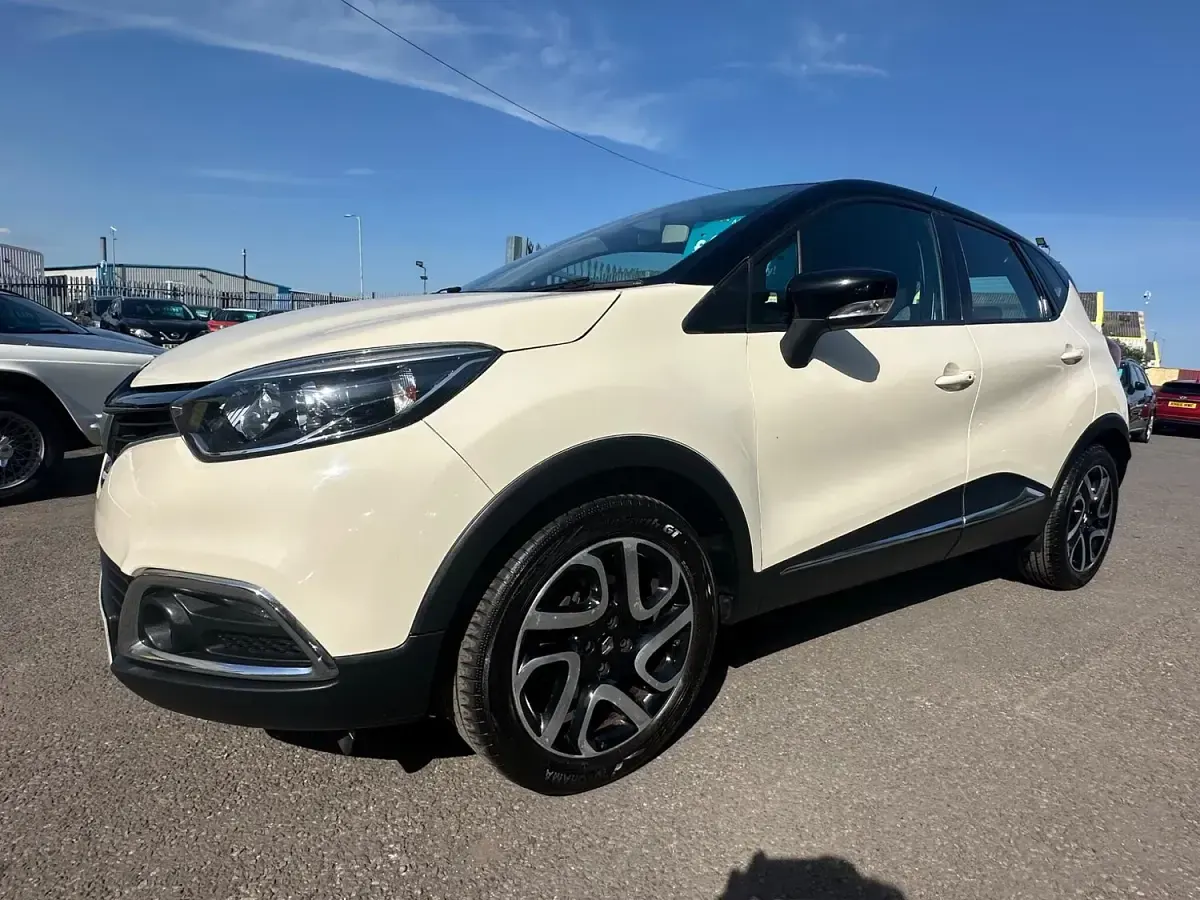 Usado Renault Captur Dynamique 90 CV (66 kW) 2014 Beige SUV