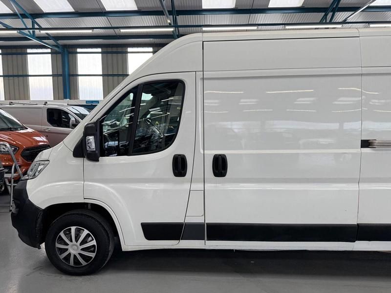 Usado Citroën Relay 130 HP (95 kW) 2018 Branco Van