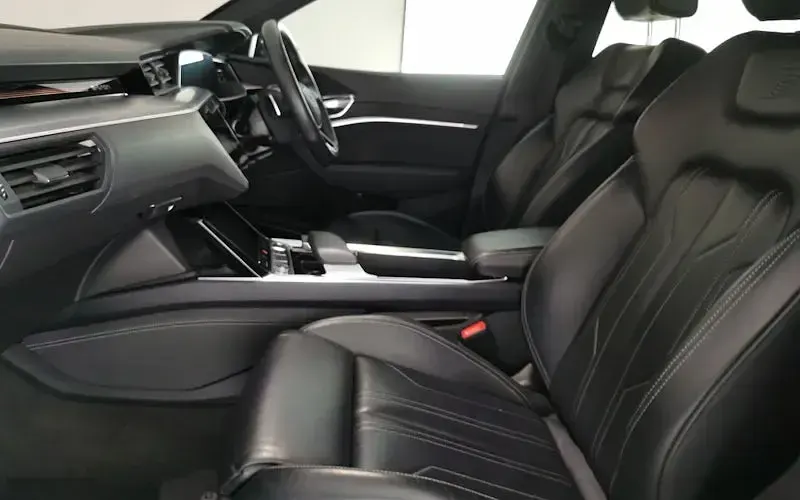 Używany Audi e-tron Black Edition 300 kW (408 KM) 2022 Czarny SUV