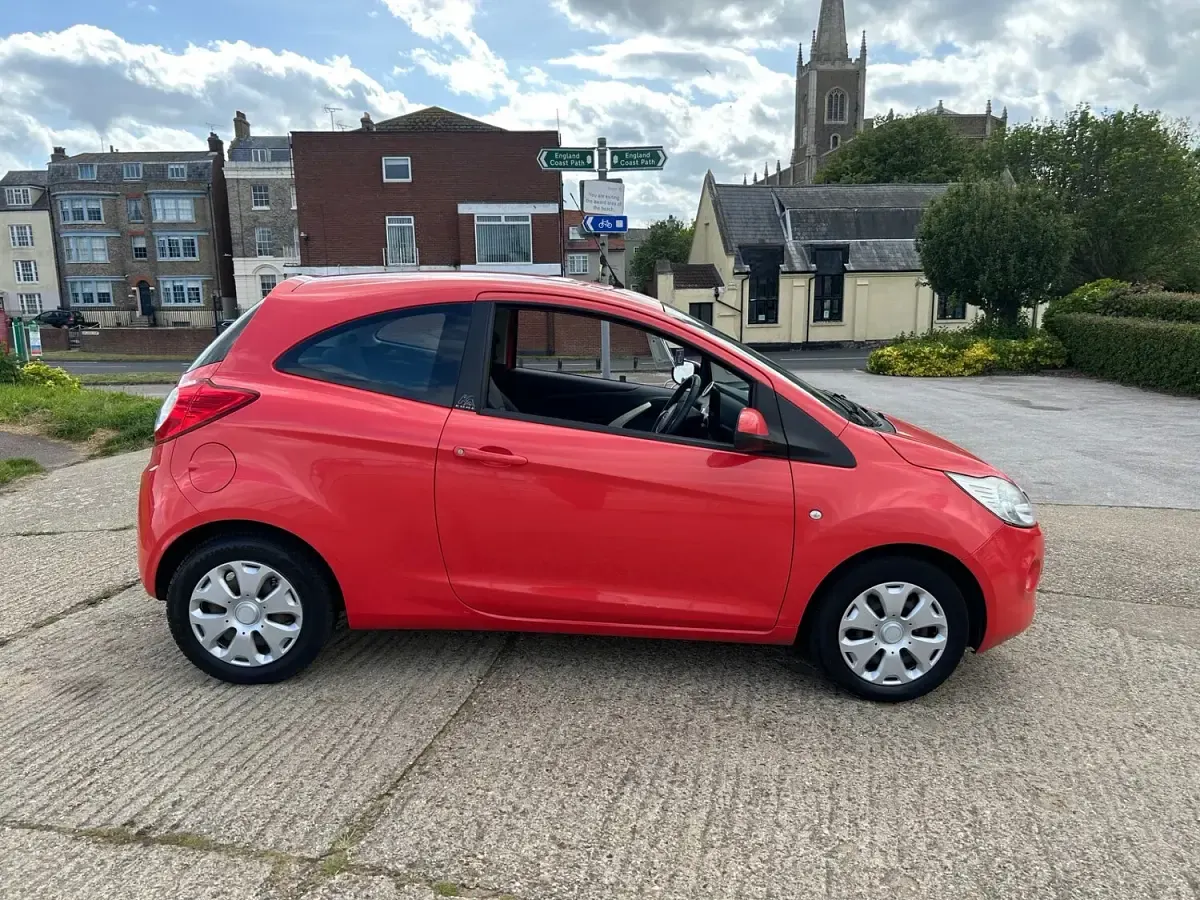 Used Ford Ka 69 HP (50 kW) 2011 Red Hatchback