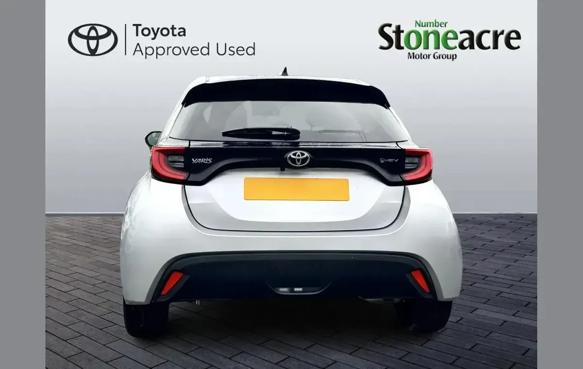 Used Toyota Yaris Design 113 HP (83 kW) 2025 Silver Hatchback