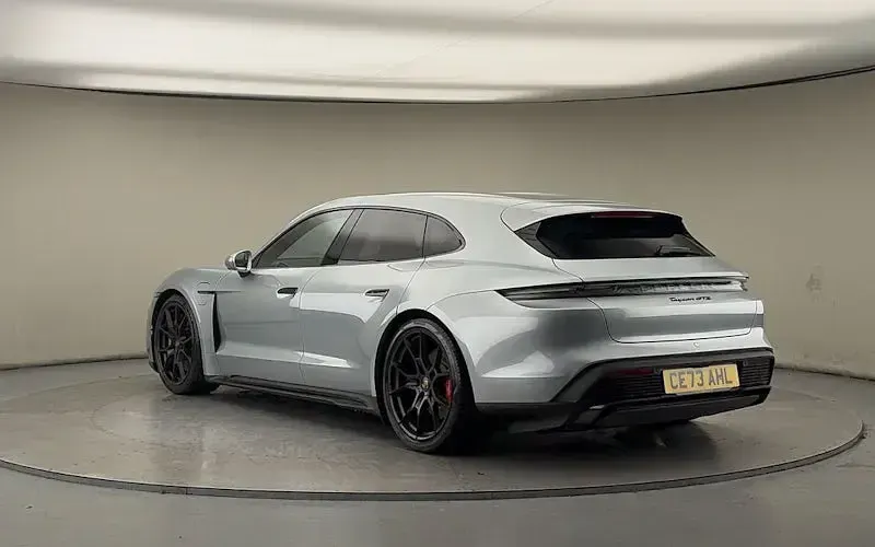 Begagnad Porsche Taycan Performance Package 439 kW (598 HK) 2023 Silver Kombi