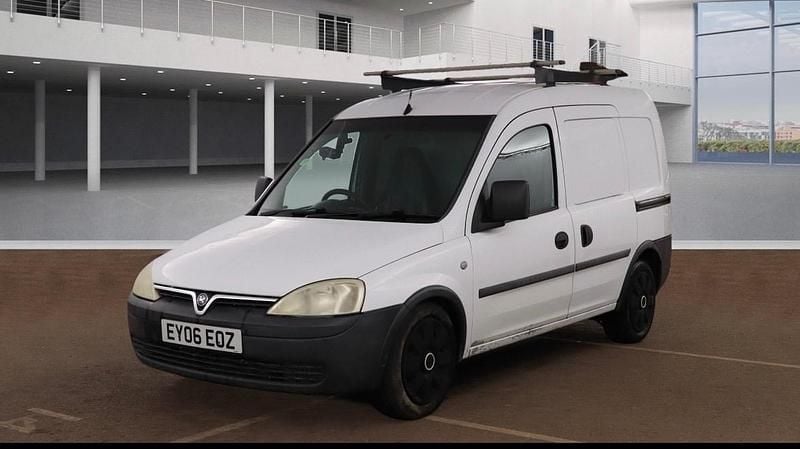 White Used 2006 Vauxhall Combo MPV | £1,395 (Fair price) - Image 1/4