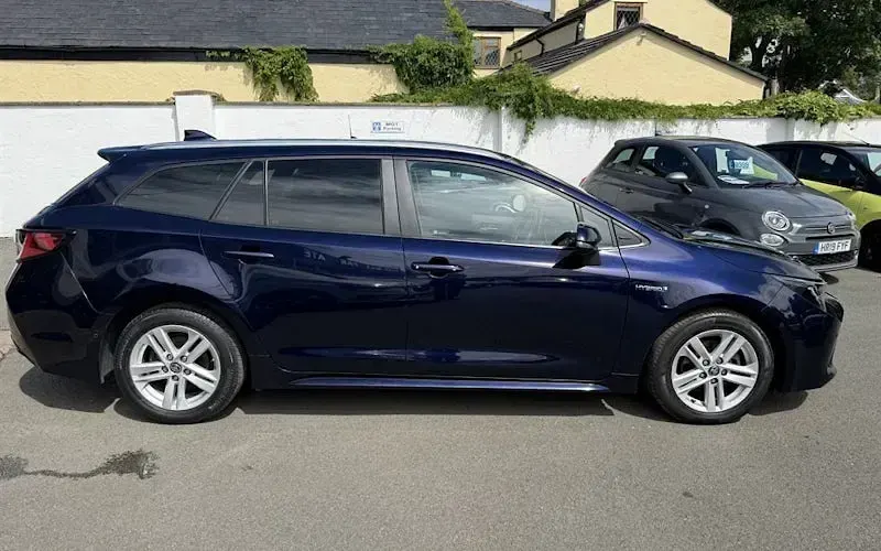 Used Toyota Corolla 122 HP (89 kW) 2021 Blue Estate