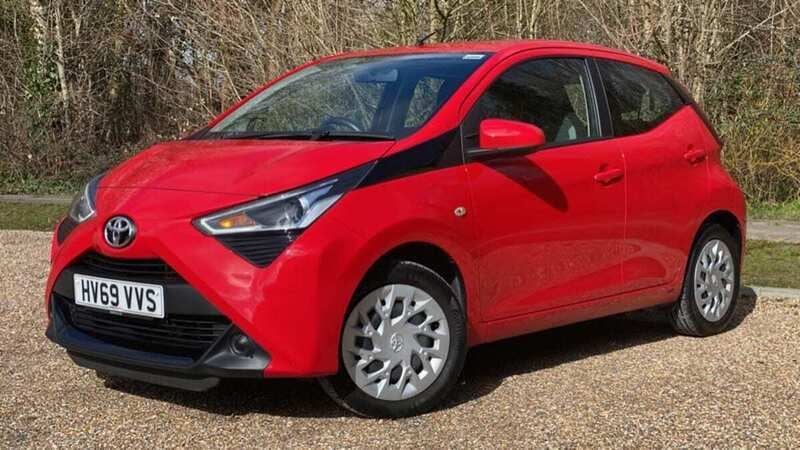 Used Toyota Aygo X-play 72 HP (52 kW) 2020 Red pop Hatchback