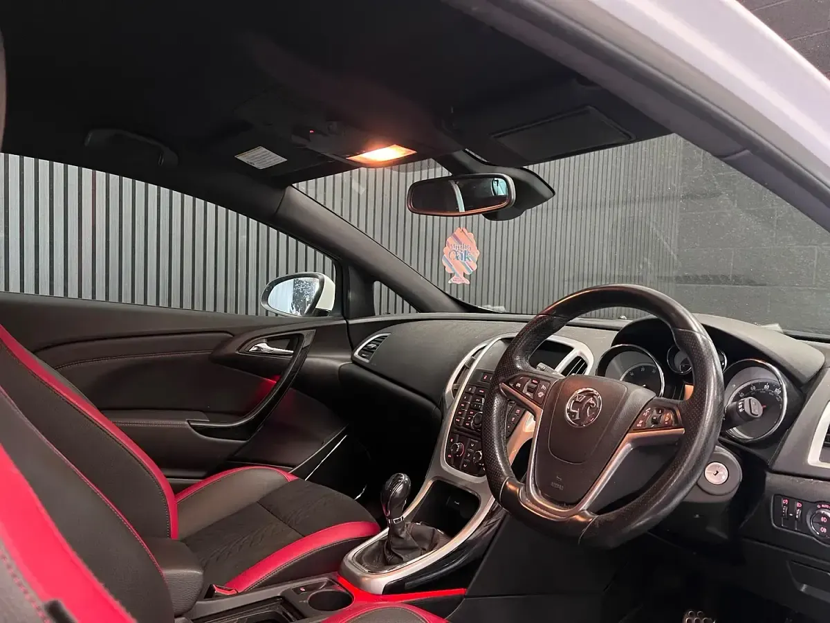 Used Vauxhall Astra GTC 2015 White Hatchback