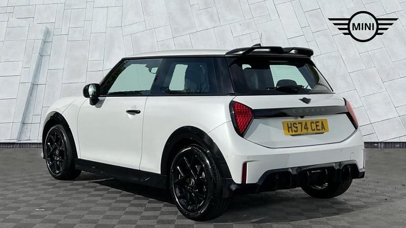 Used Mini Cooper Hatch 113 kW (154 HP) 2025 White Hatchback