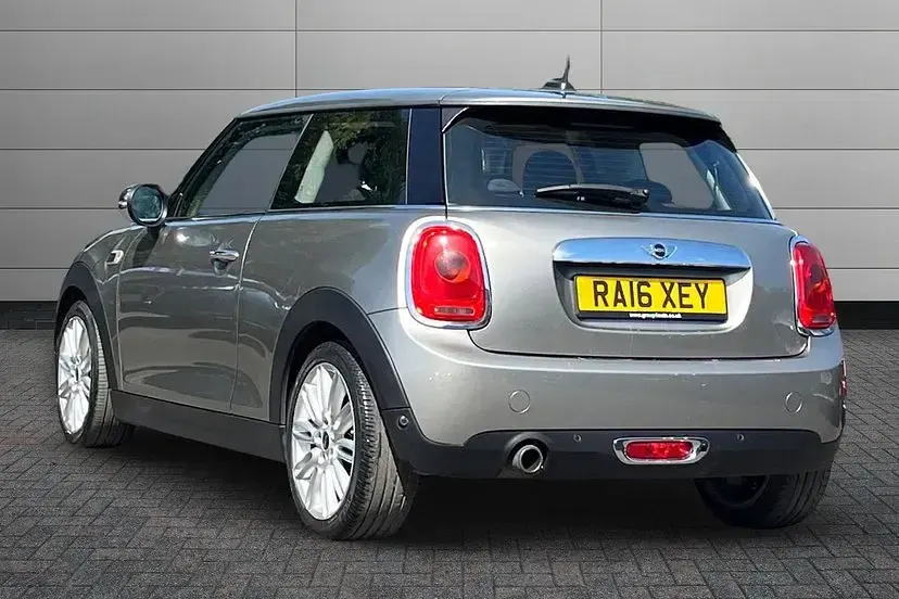 Used Mini ONE Hatch 101 HP (74 kW) 2016 Moonwalk grey Hatchback