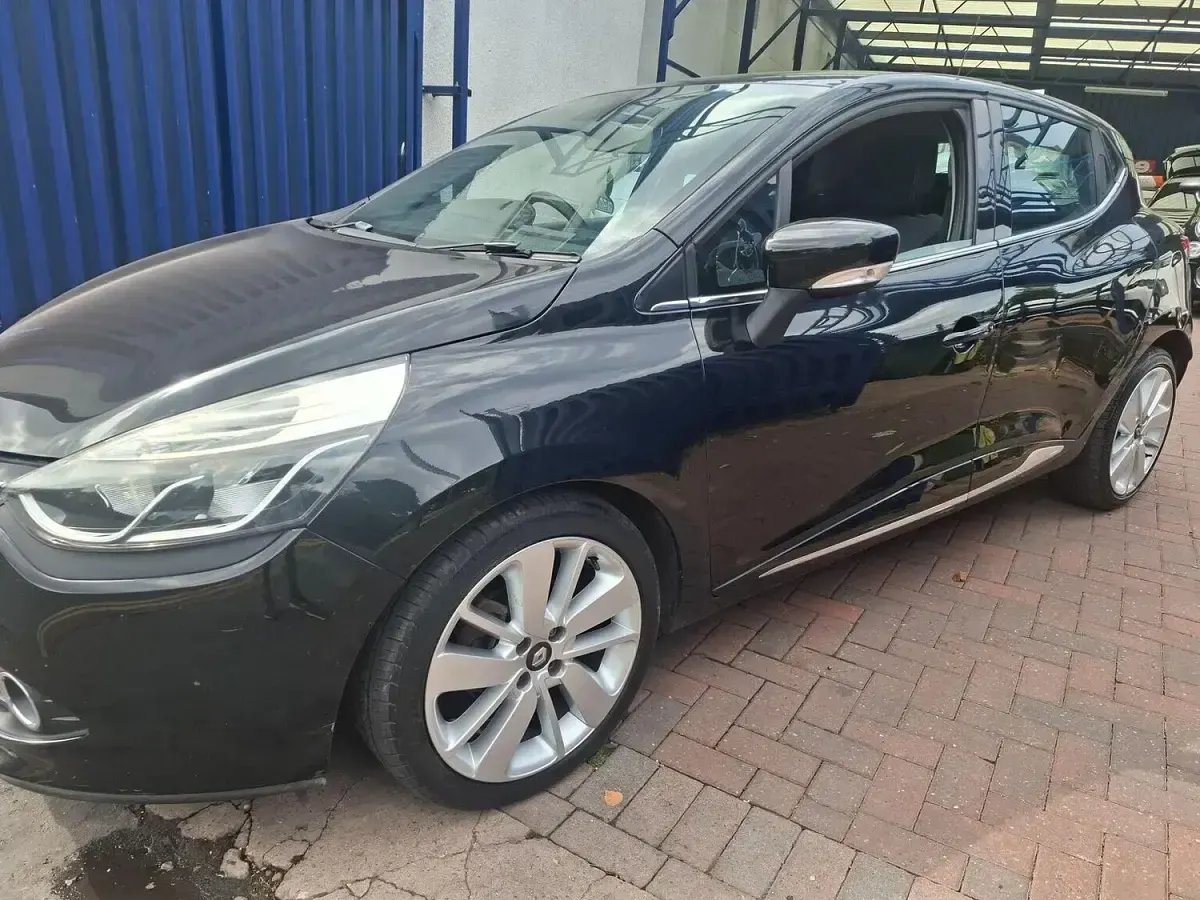 Used Renault Clio Dynamique 90 HP (66 kW) 2015 Black Hatchback