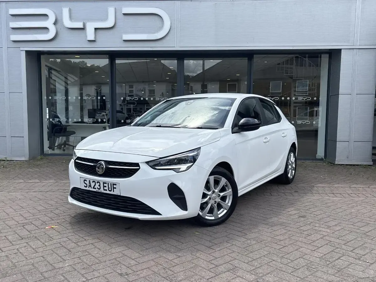Used Vauxhall Corsa Design Edition 74 HP (54 kW) 2023 White Hatchback