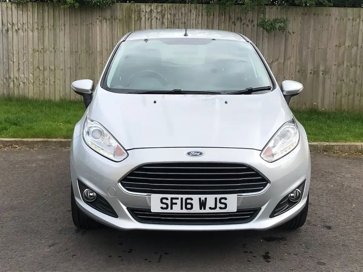 Used Ford Fiesta Zetec 82 HP (60 kW) 2016 Silver Hatchback