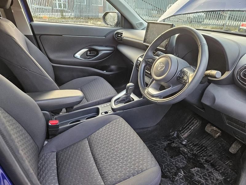 Used Toyota Yaris Hybrid 2024 Blue Hatchback