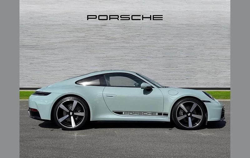 Used Porsche 911 480 HP (353 kW) 2025 Green Coupe