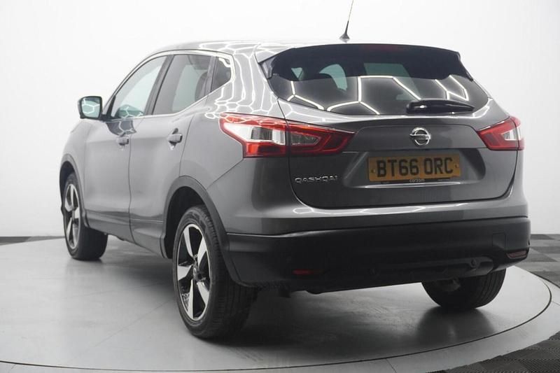 Used Nissan Qashqai N-Connecta 130 HP (95 kW) 2016 Grey SUV