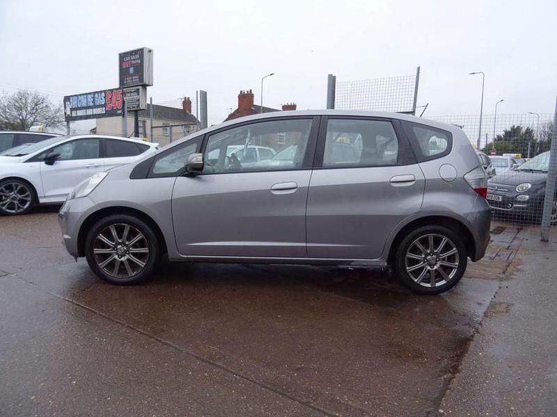 Begagnad Honda Jazz SI 100 HK (73 kW) 2010 Silver Halvkombi