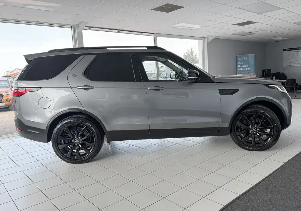 Used Land Rover Discovery SE 300 HP (220 kW) 2023 Grey SUV