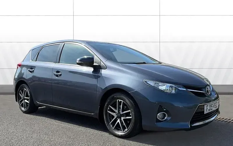Used Toyota Auris Multidrive S 132 HP (97 kW) 2014 Hatchback