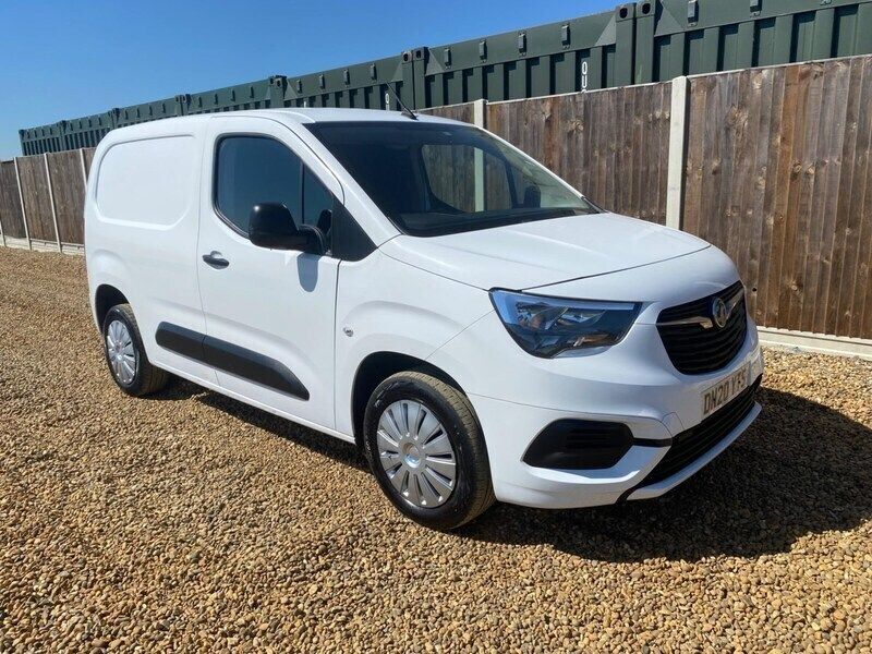 White Used 2020 Vauxhall Combo Sportive MPV | £7,495 (Fair price) - Image 1/4
