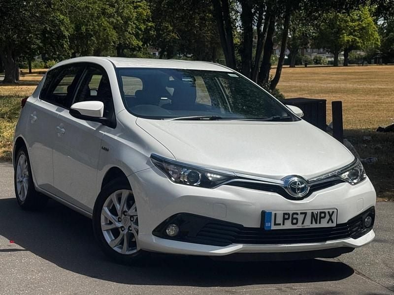 White Used 2018 Toyota Auris Hybrid Hatchback | £8,495 (Fair price) - Image 1/4