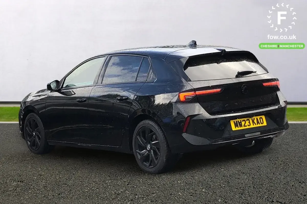 Używany Vauxhall Astra 130 KM (95 kW) 2023 Czarny Hatchback