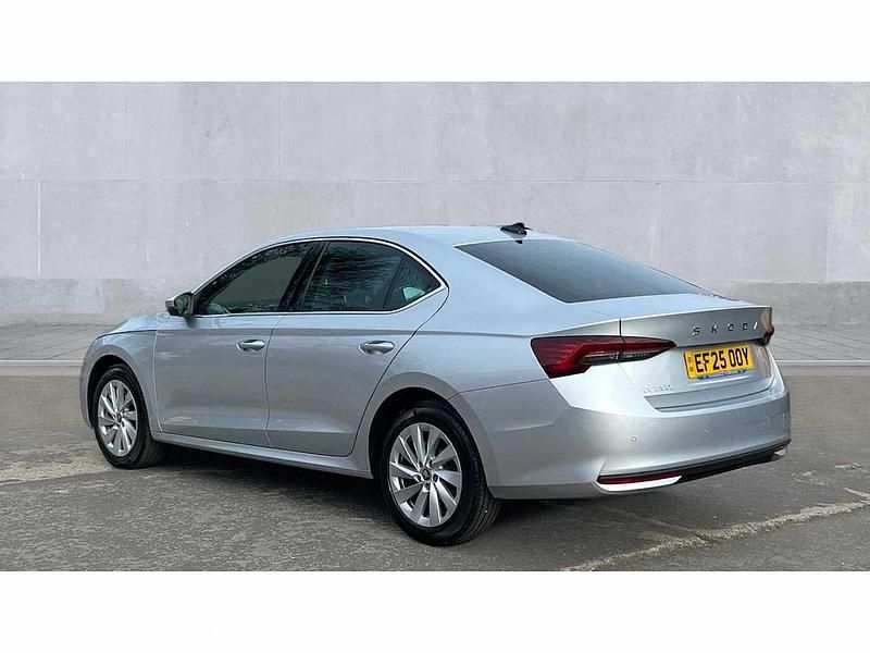 Usado Skoda Octavia SE L 150 CV (110 kW) 2025 Plateado Utilitario