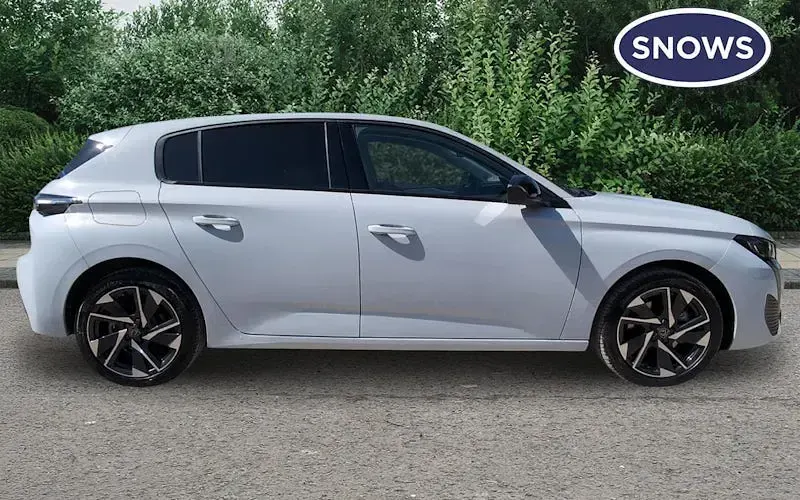 Used Peugeot 308 Allure 136 HP (100 kW) 2024 White Hatchback