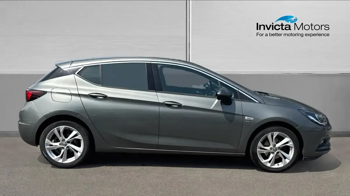 Used Vauxhall Astra SRi 105 HP (77 kW) 2019 Cosmic grey metallic Hatchback