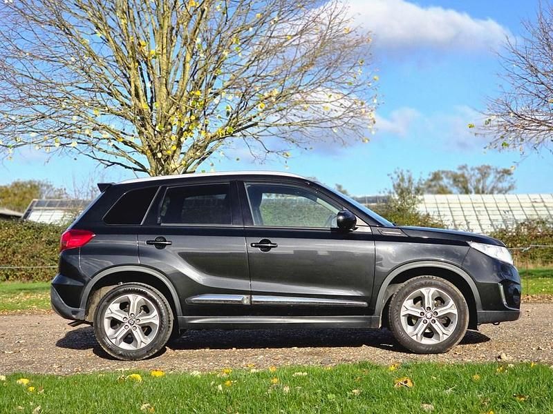 Second-hand Suzuki Vitara SZ-T 120 CP (88 kW) 2017 Negru SUV