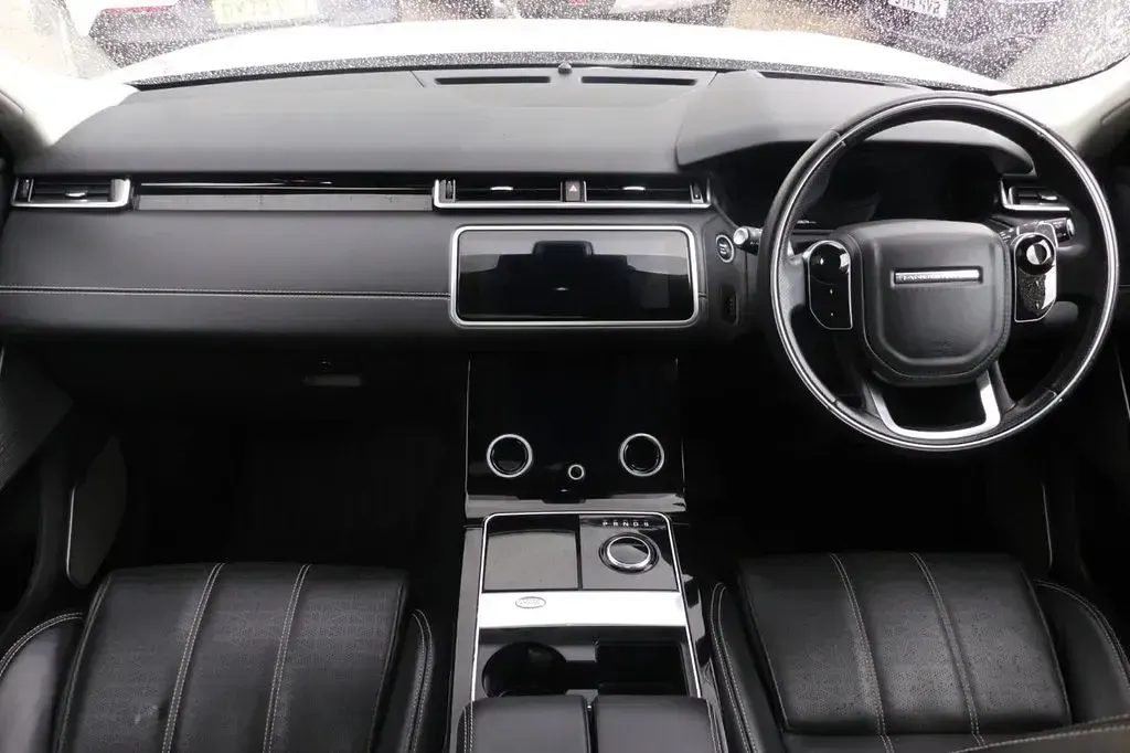 Used Land Rover Range Rover Velar SE 240 HP (176 kW) 2017 Silver SUV
