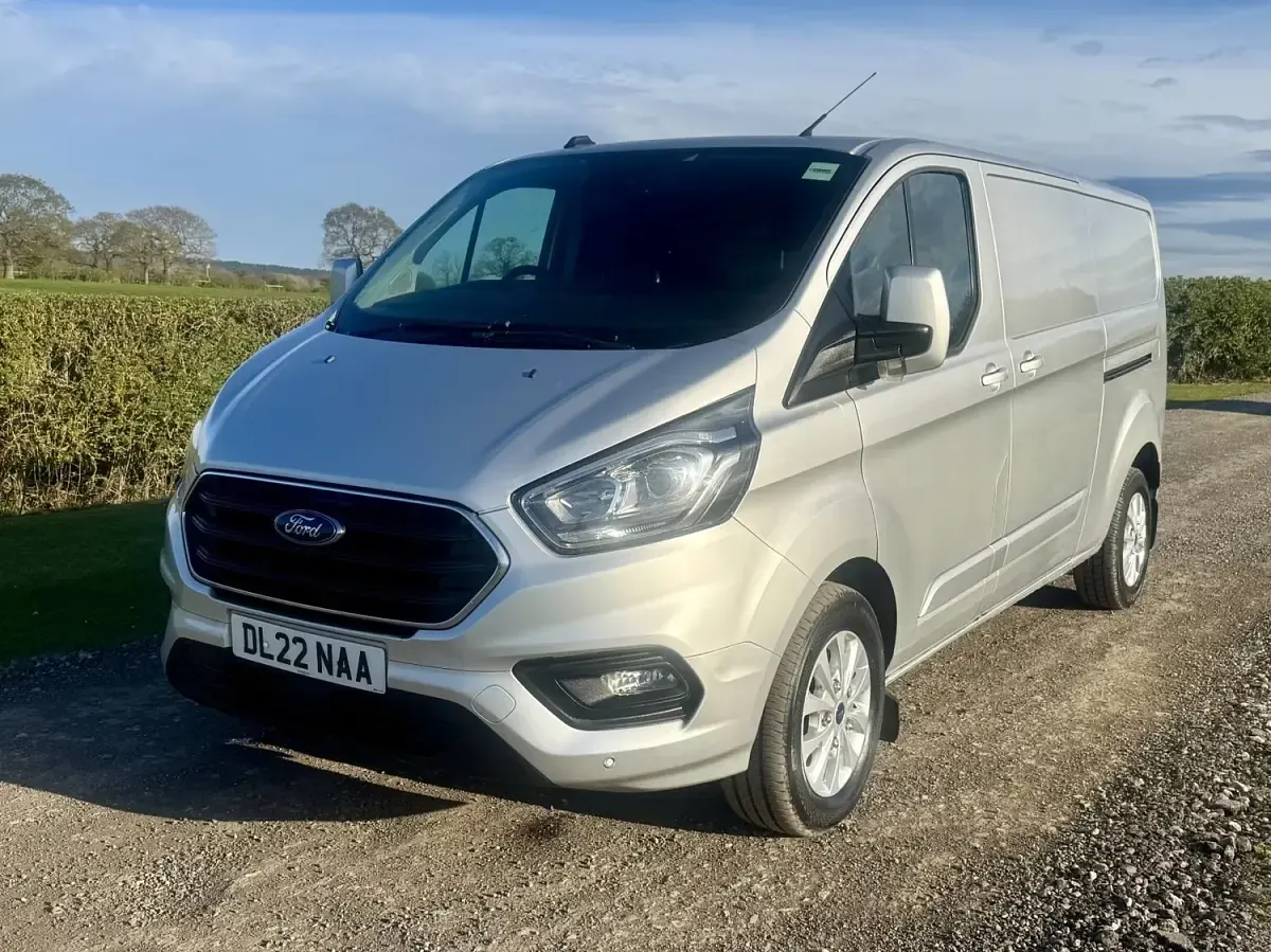 Used Ford Transit Custom Limited 130 HP (95 kW) 2022 Silver Van