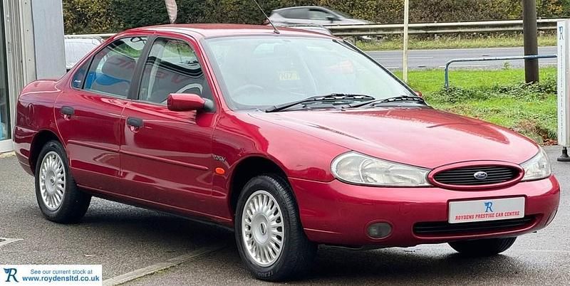 Red Used 2000 Ford Mondeo Sedan | £3,890 - Image 1/4