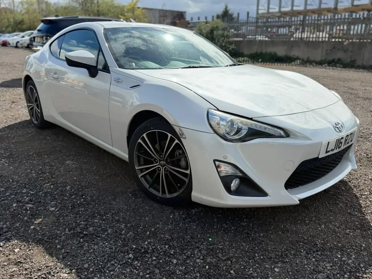 Used Toyota GT86 GT 200 HP (147 kW) 2016 White Coupe