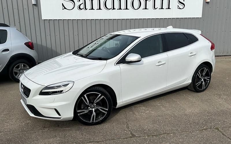 Begagnad Volvo V40 R-Design 152 HK (111 kW) 2018 Halvkombi