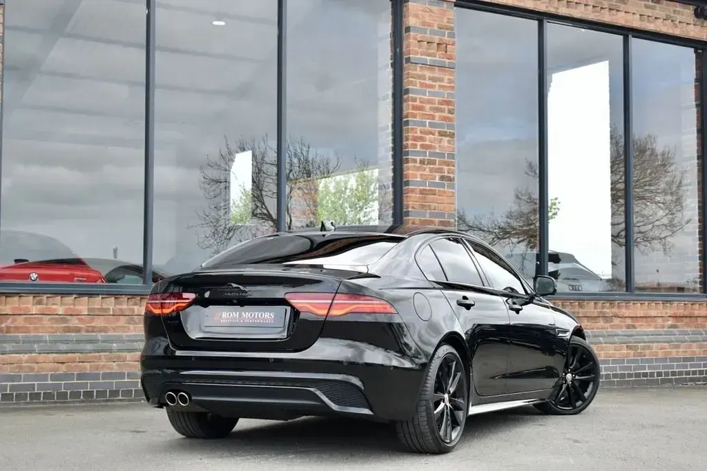 Usado Jaguar XE R-Dynamic 204 HP (150 kW) 2021 Preto Sedan