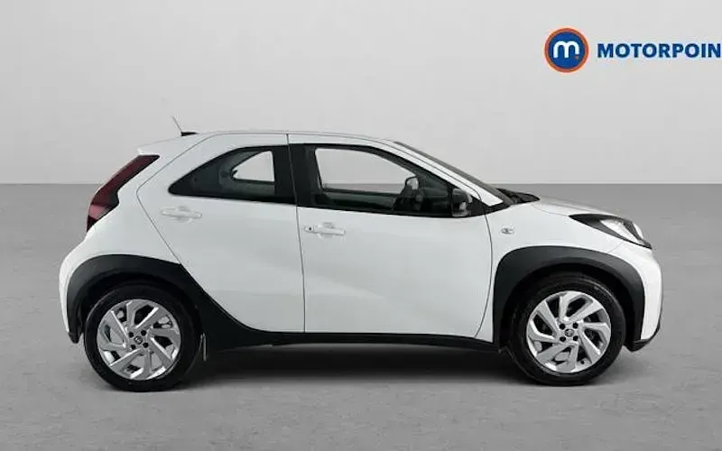 Used Toyota Aygo X PURE 72 HP (52 kW) 2025 SUV