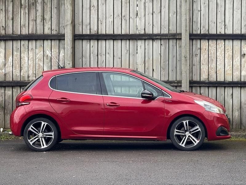 Used Peugeot 208 GT-line 110 HP (80 kW) 2016 Red Hatchback