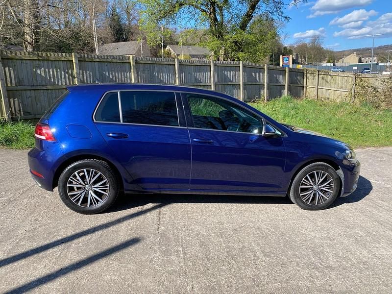 Used VW Golf VII SE 115 HP (84 kW) 2018 Blue Hatchback