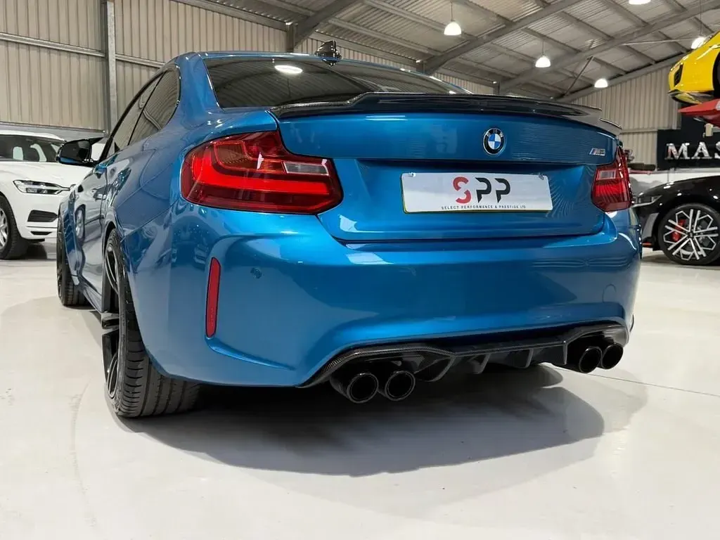 Begagnad BMW M2 Comfort Edition 370 HK (272 kW) 2017 Blå Sportkupé