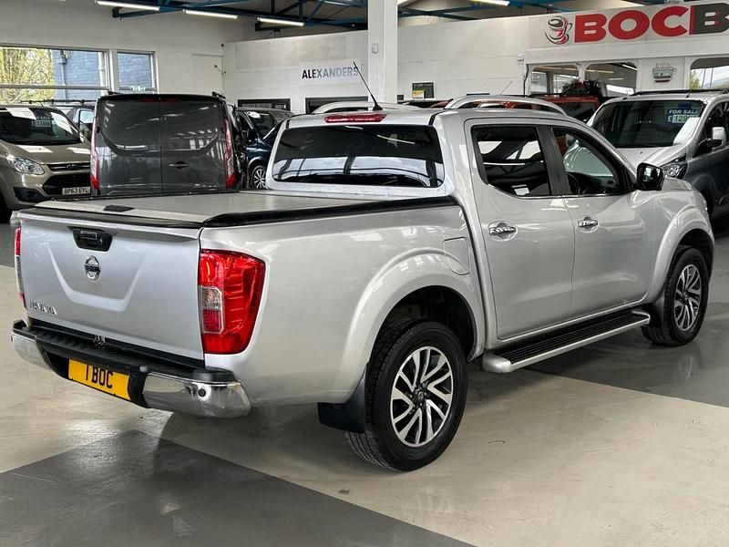 Usado Nissan Navara Tekna 190 HP (139 kW) 2018 Prateado Pickup