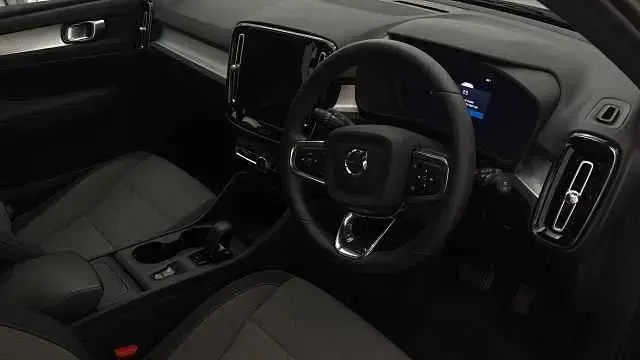Used Volvo XC40 Core 163 HP (119 kW) 2023 Onyx black SUV
