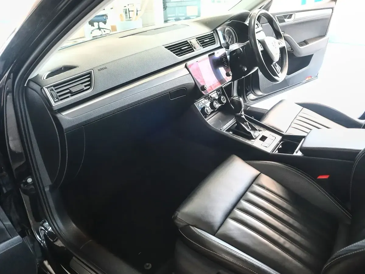 Used Skoda Superb SE L 190 HP (139 kW) 2019 Black Hatchback