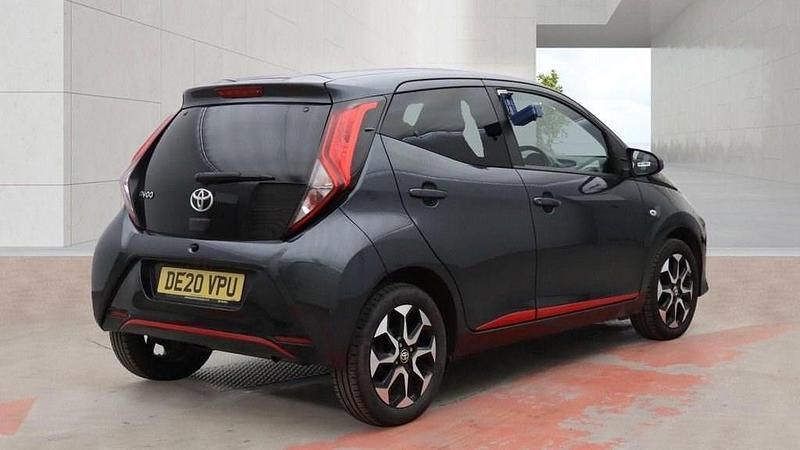 Usado Toyota Aygo Trend 71 HP (52 kW) 2020 Cinzento Citadino