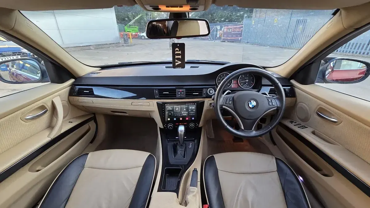 Used BMW 325 204 HP (150 kW) 2010 Red Sedan