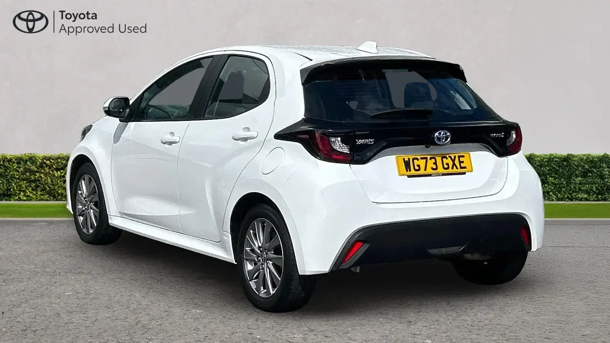 Used Toyota Yaris Hybrid 116 HP (85 kW) 2023 Pure white Hatchback