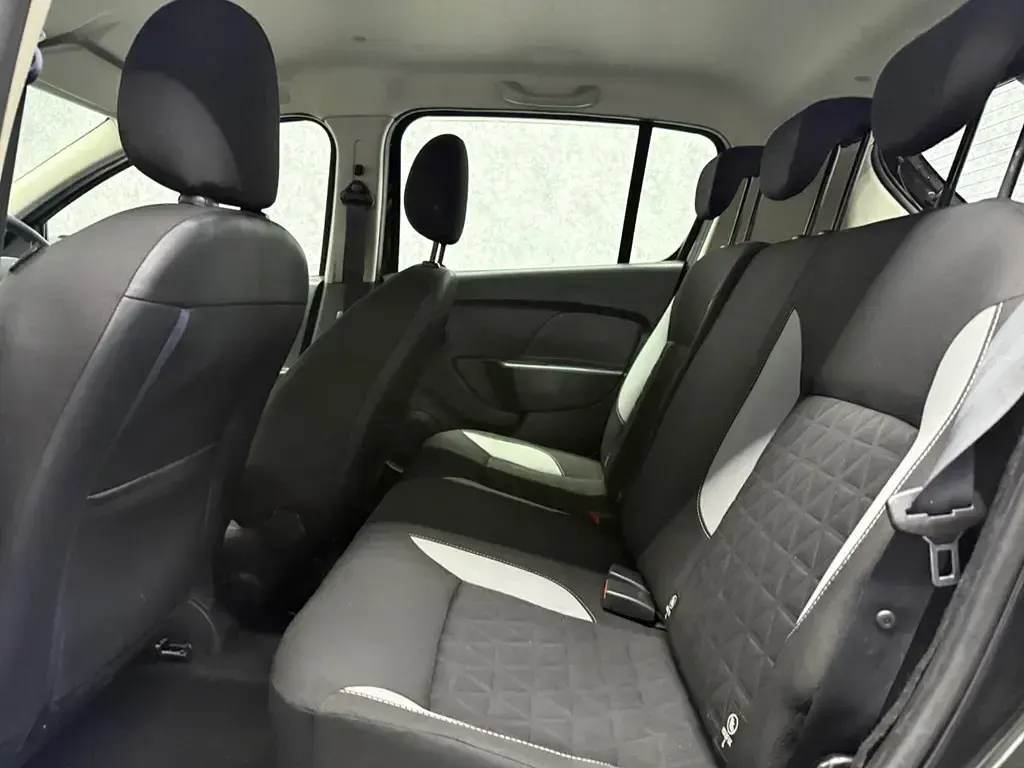 Używany Dacia Sandero Lauréate 2014 Czarny Hatchback
