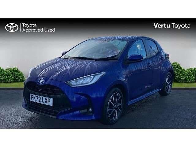Used Toyota Yaris Hybrid Design 116 HP (85 kW) 2022 Blue Hatchback