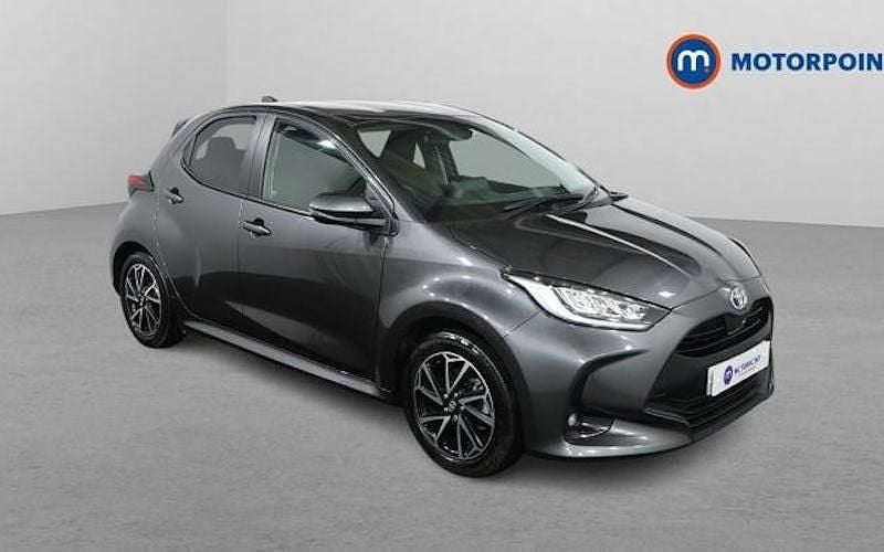 Used 2025 Toyota Yaris Hybrid Design Hatchback | £17,999 (Super price) - Image 1/4