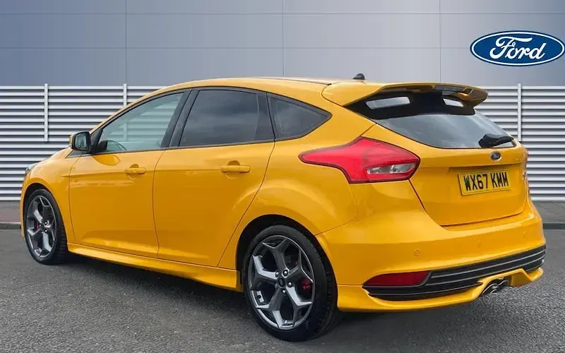 Used Ford Focus ST 185 HP (136 kW) 2017 Yellow Hatchback