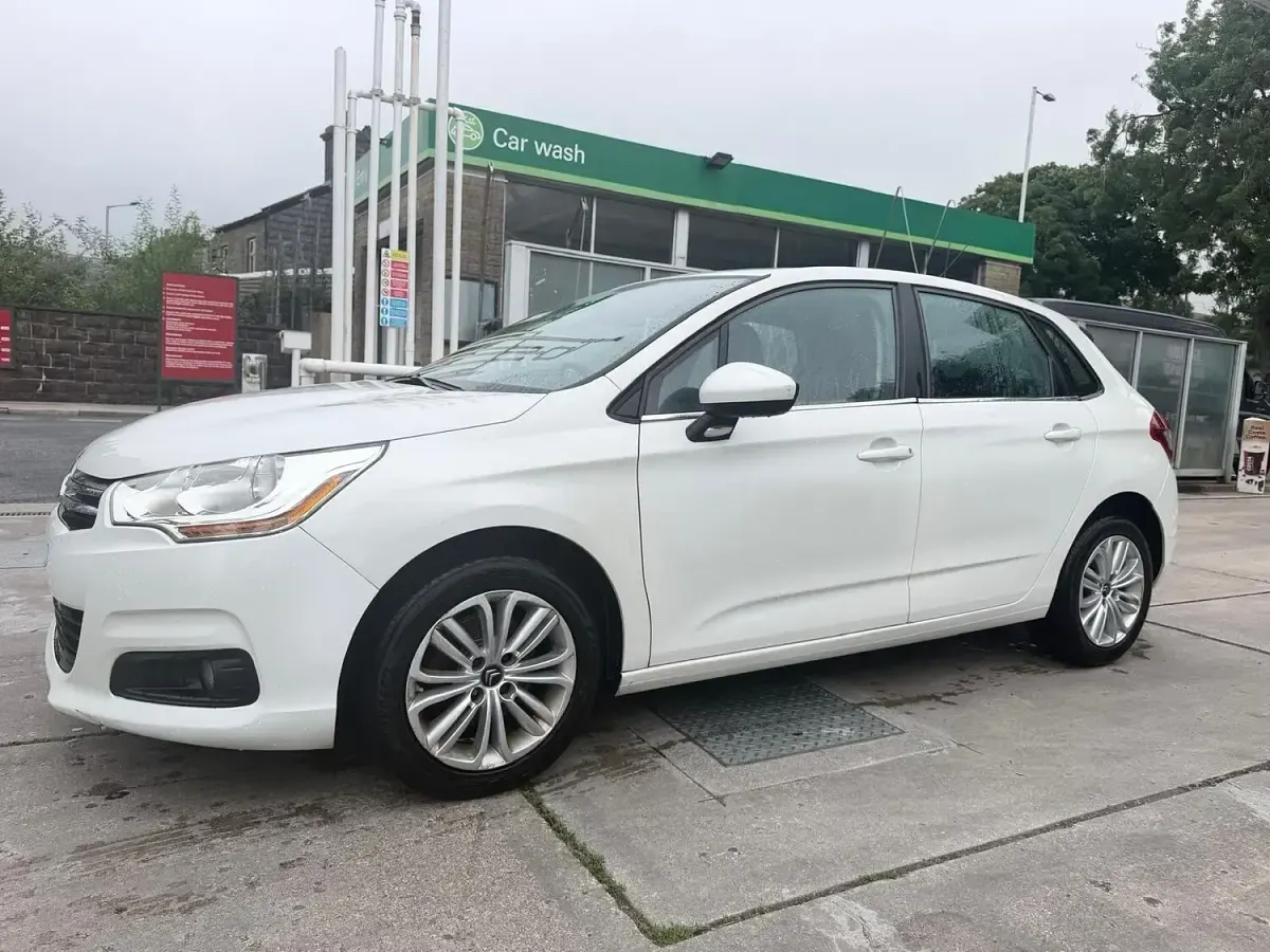 Used Citroën C4 VTR Sport 2015 White Hatchback